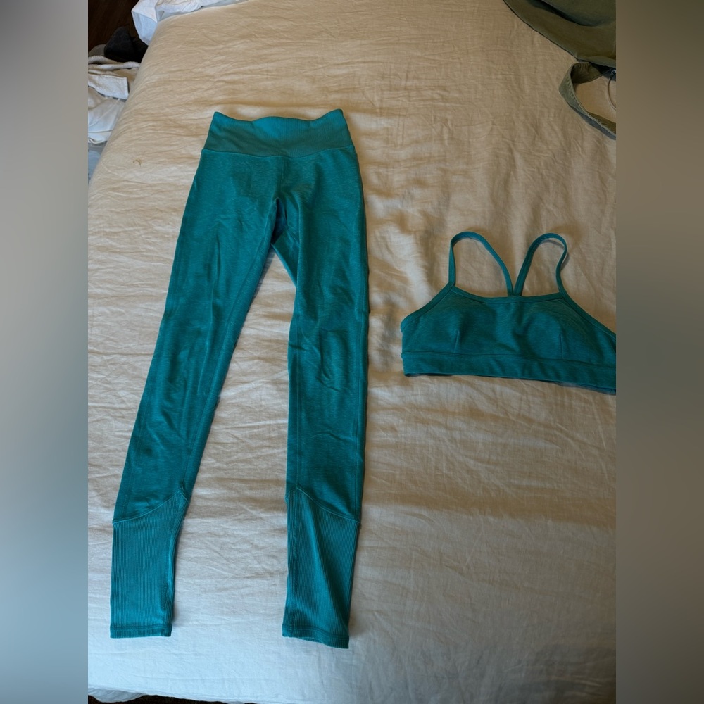 Alo yoga workout set in turquoise- XS